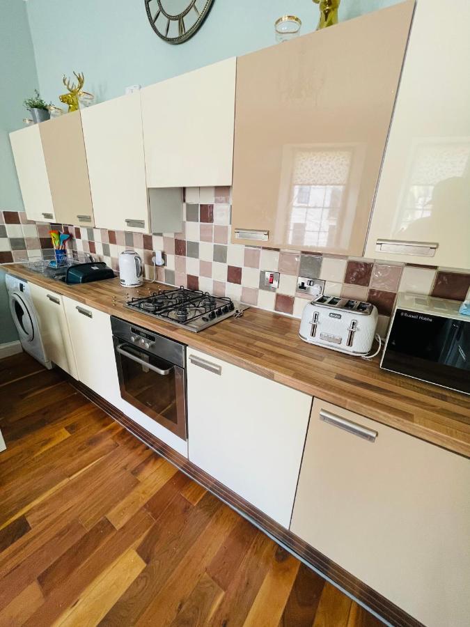 Charming 2-Bedroom Apartment Located In Ayr Exterior photo