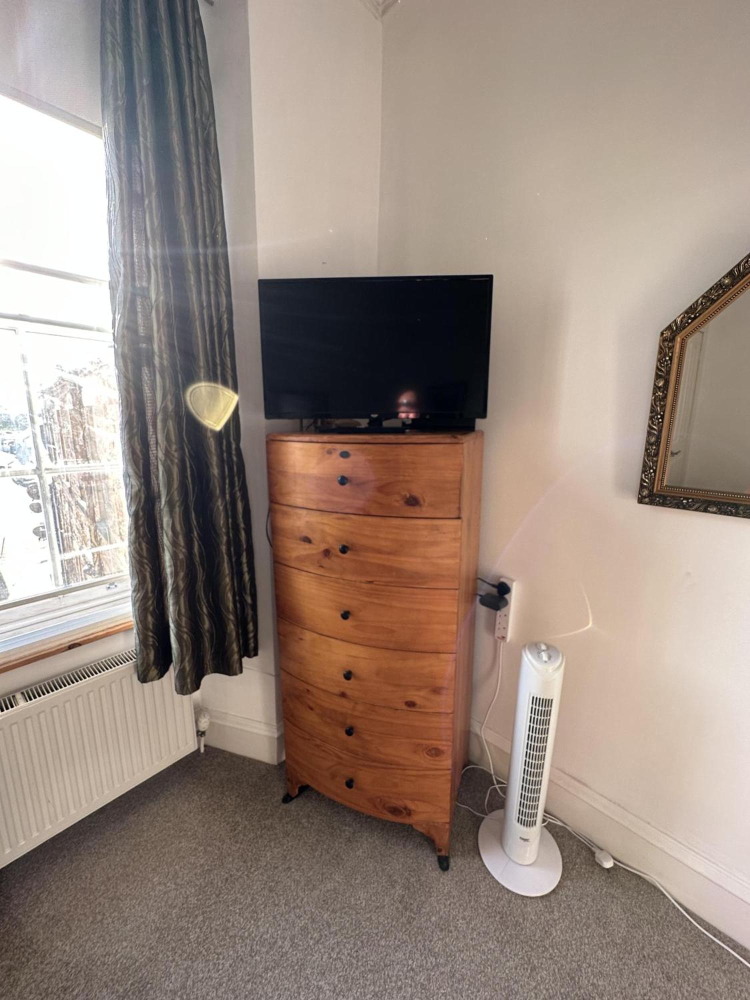Charming 2-Bedroom Apartment Located In Ayr Exterior photo