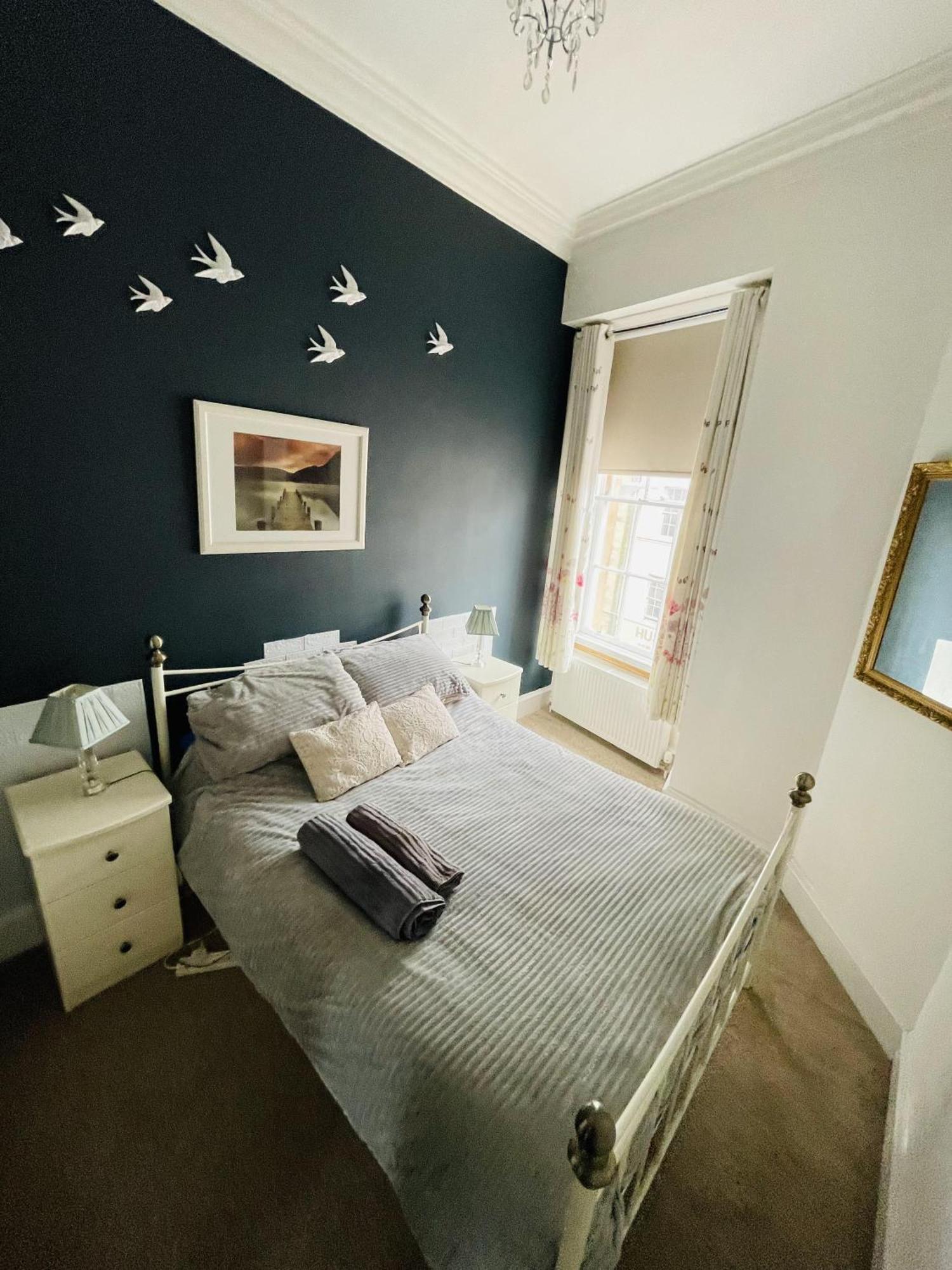 Charming 2-Bedroom Apartment Located In Ayr Exterior photo