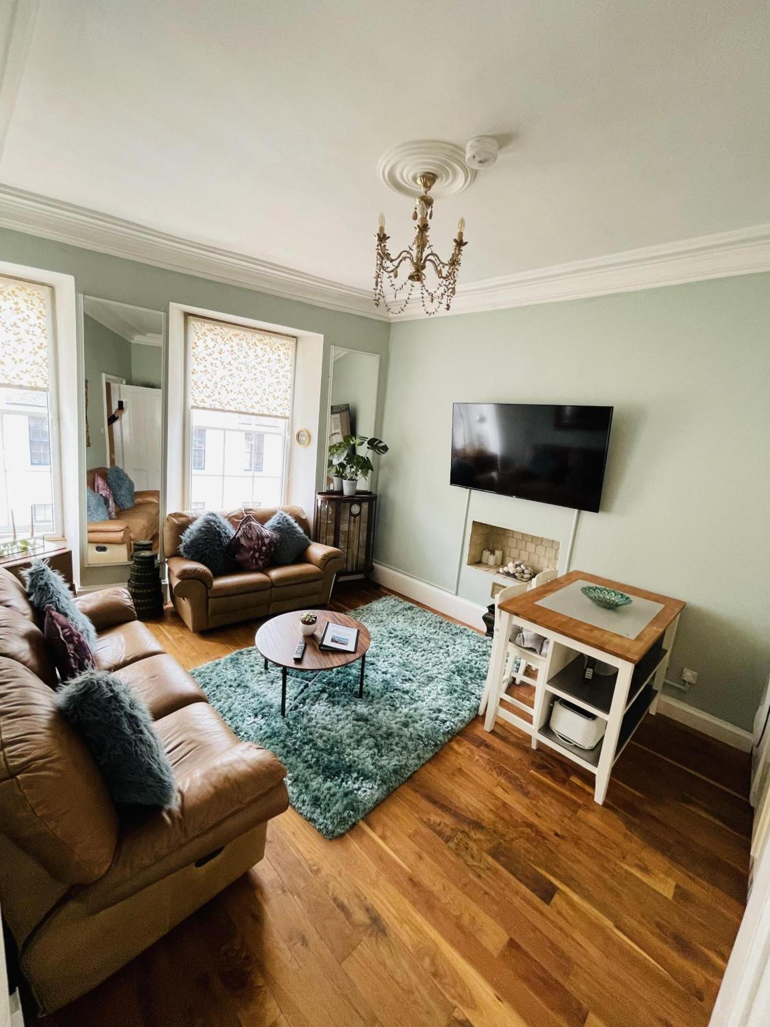 Charming 2-Bedroom Apartment Located In Ayr Exterior photo
